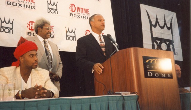 Atlanta Mayor Bill Campbell speaks at Holyfield-Bean Press Conf at Georgia Dome.jpg