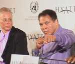 Muhammad Ali jabs at Jackie Sunshine Smith during United Nations Press Conference in Berlin Germany.jpG