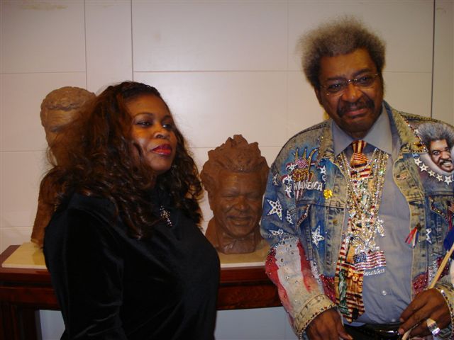 Jackie Sunshine Smith and Don King admire DK sculpture at Bell vs Mormeck Presser in Paris.JPG