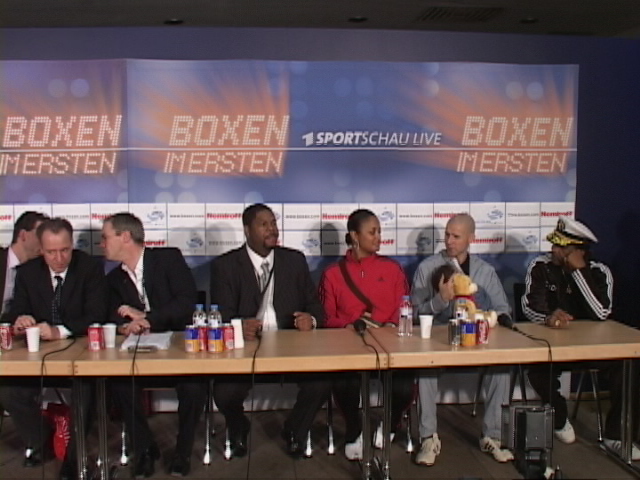 Laila Ali Team at postfight presser Berlin.jpG