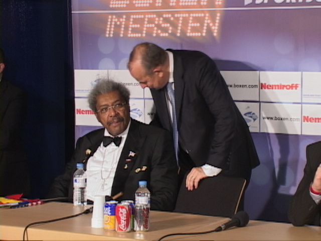 Promoters Don King and Wilfried Sauerland at postfight pressers Berlin.JPG