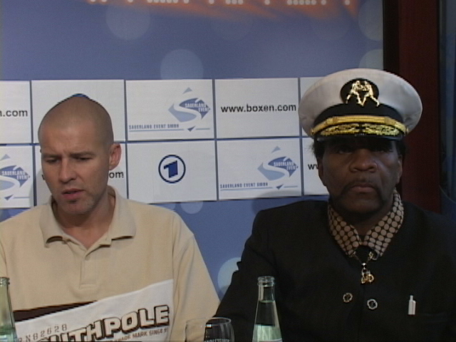 Laila Ali Team at prefight presser Berlin.jpG