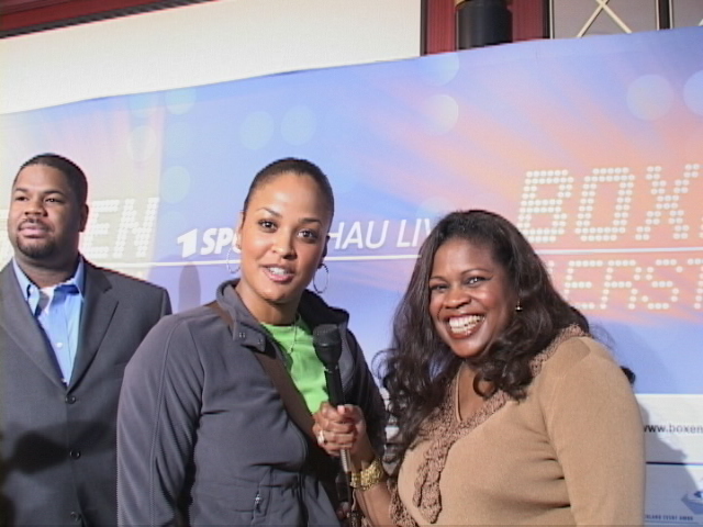 Laila Ali and Jackie Sunshine Smith at Berlin Press Conf for Ali vs Sandell.JPG