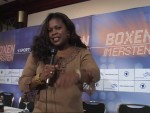 Sunshine Boxing Show host Jackie Sunshine Smith does intro at Ali vs Sandell presser Berlin.JPG