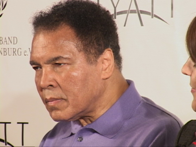 Muhammad Ali reflects at United Nations Press Conf Berlin.JPG
