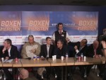 Promoter Wilfried Sauerland disagrees with Stonie at postfight presser in Berlin.JPG