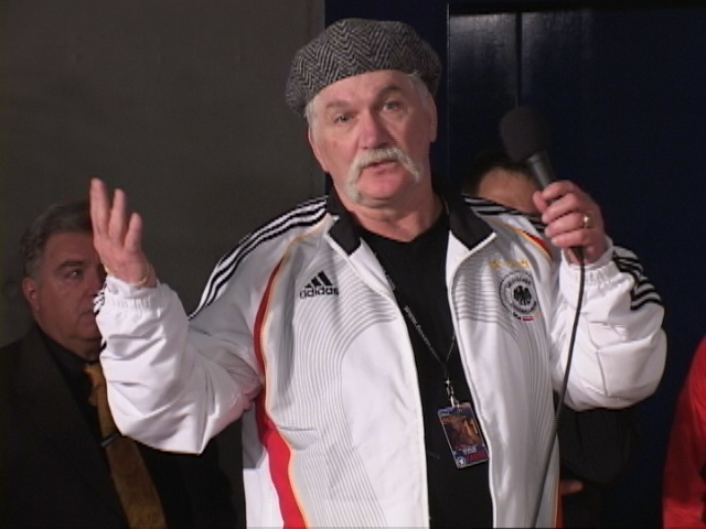 Ruiz trainer Norman Stone disapproves of Valuev win at postfight presser in Berlin.jpG