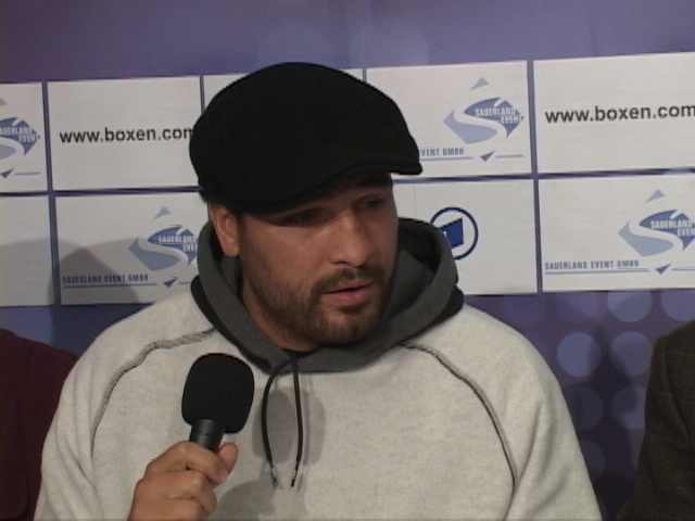 John Ruiz at Valuev vs Ruiz presser Berlin.jpG