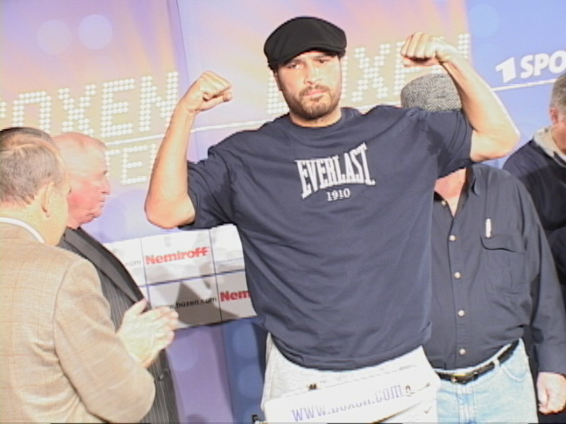 John Ruiz on scales at Valuev vs Ruiz weighin Berlin.jpG